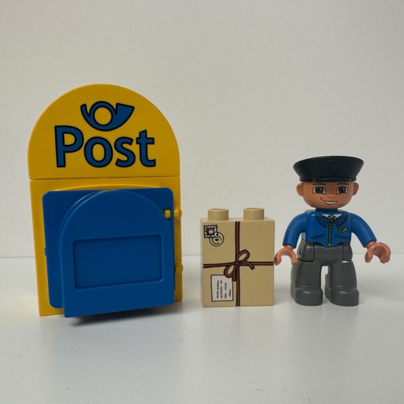 Lego Duplo Postman‎ & Mailbox Retired Pieces Community - Picture 1 of 4